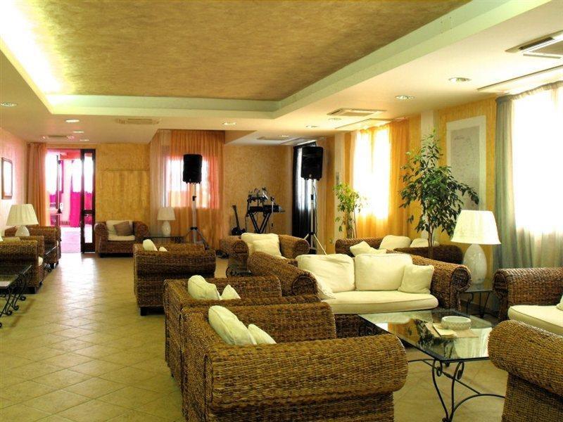 Borgo Saraceno Hotel-Residence サンタ・テレーザ・ガッルーラ エクステリア 写真