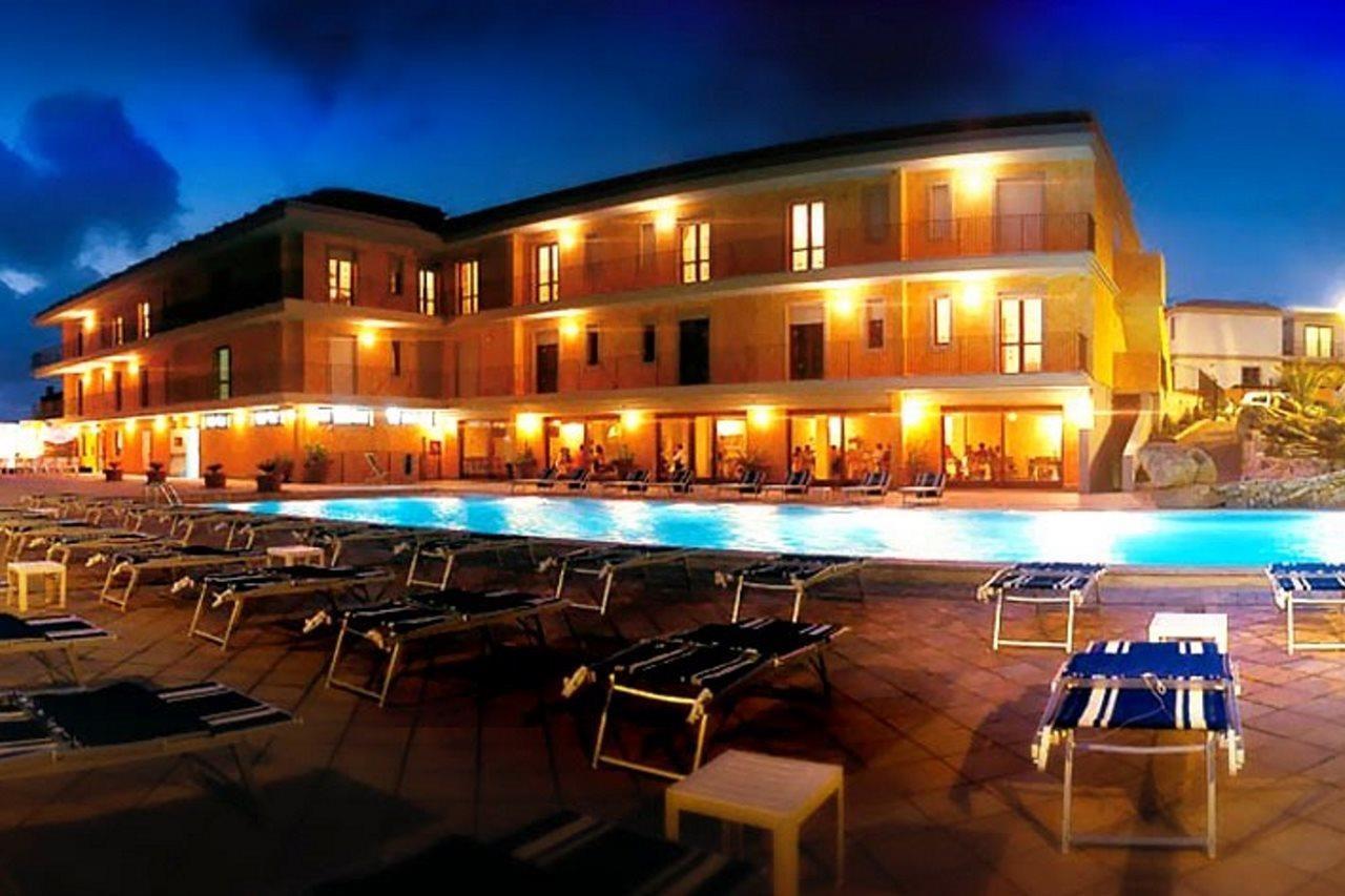 Borgo Saraceno Hotel-Residence サンタ・テレーザ・ガッルーラ エクステリア 写真