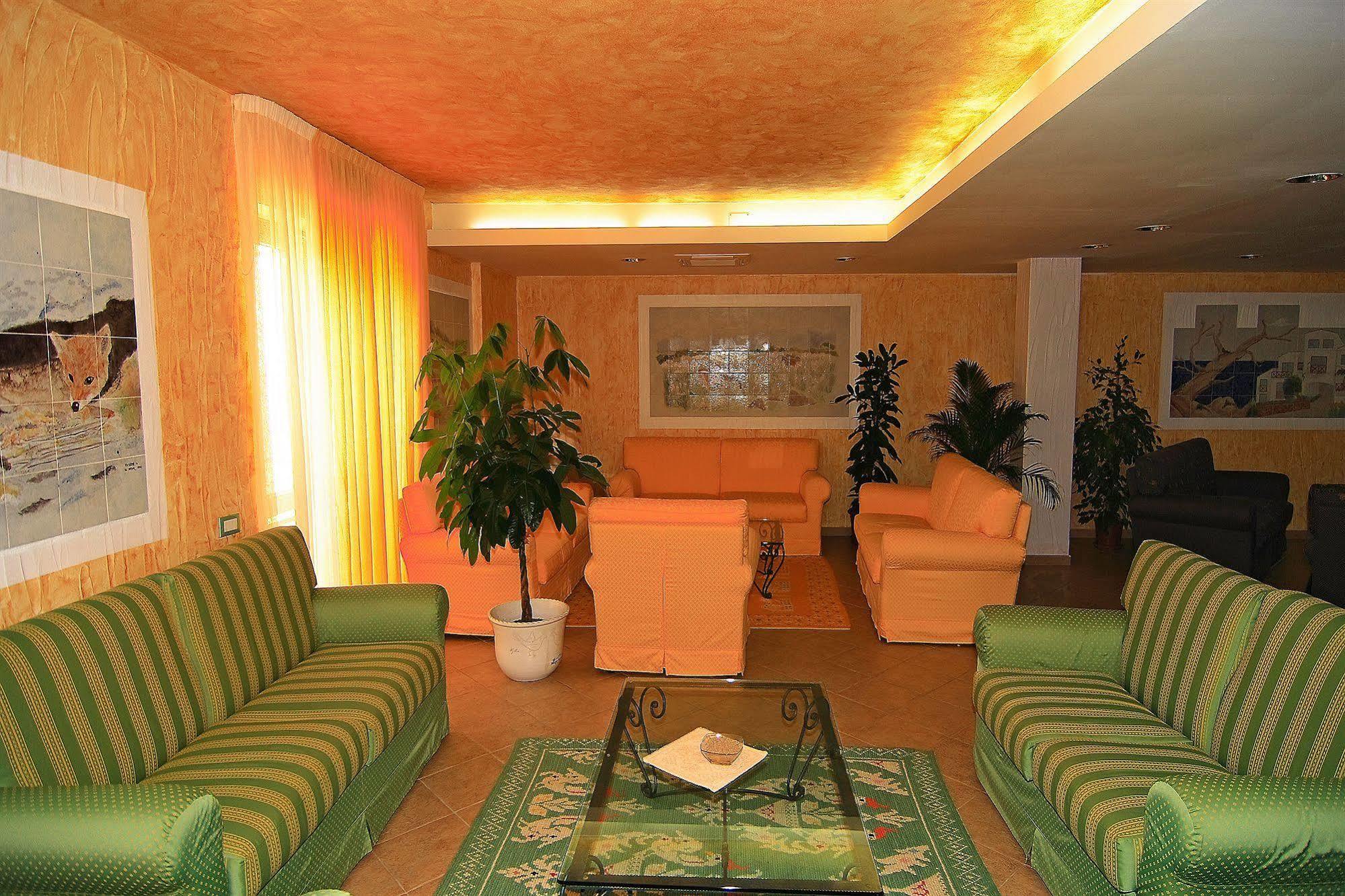 Borgo Saraceno Hotel-Residence サンタ・テレーザ・ガッルーラ エクステリア 写真