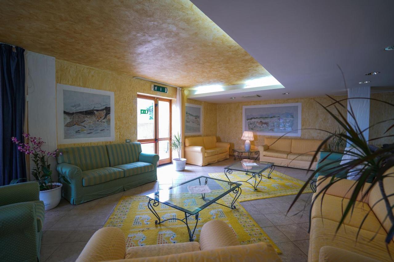 Borgo Saraceno Hotel-Residence サンタ・テレーザ・ガッルーラ エクステリア 写真