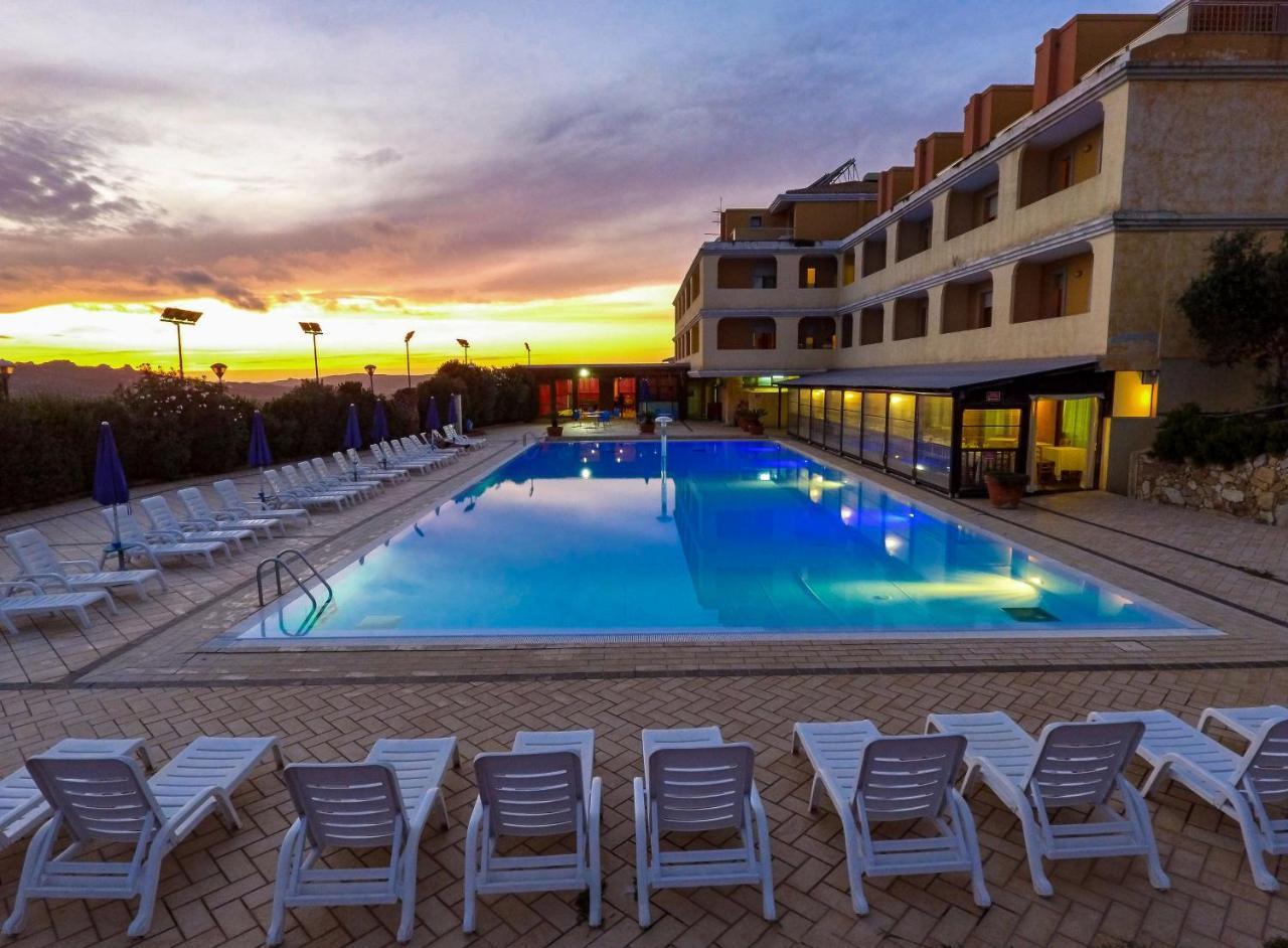 Borgo Saraceno Hotel-Residence サンタ・テレーザ・ガッルーラ エクステリア 写真