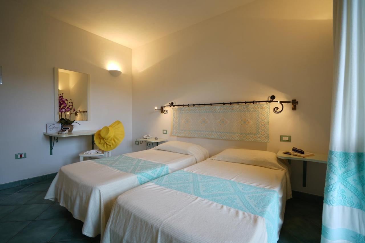 Borgo Saraceno Hotel-Residence サンタ・テレーザ・ガッルーラ エクステリア 写真
