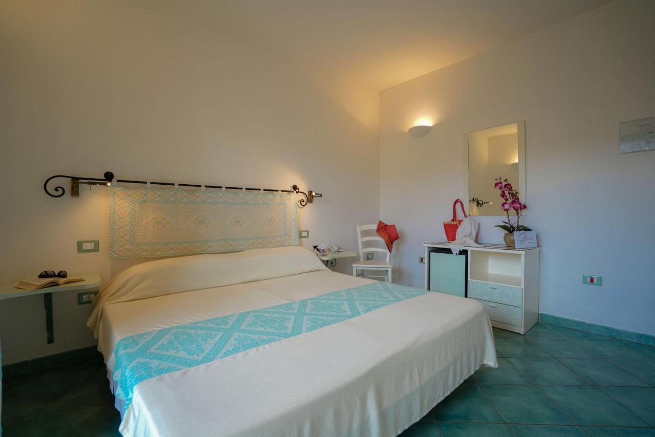 Borgo Saraceno Hotel-Residence サンタ・テレーザ・ガッルーラ エクステリア 写真