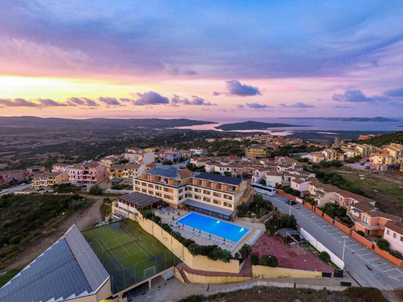 Borgo Saraceno Hotel-Residence サンタ・テレーザ・ガッルーラ エクステリア 写真