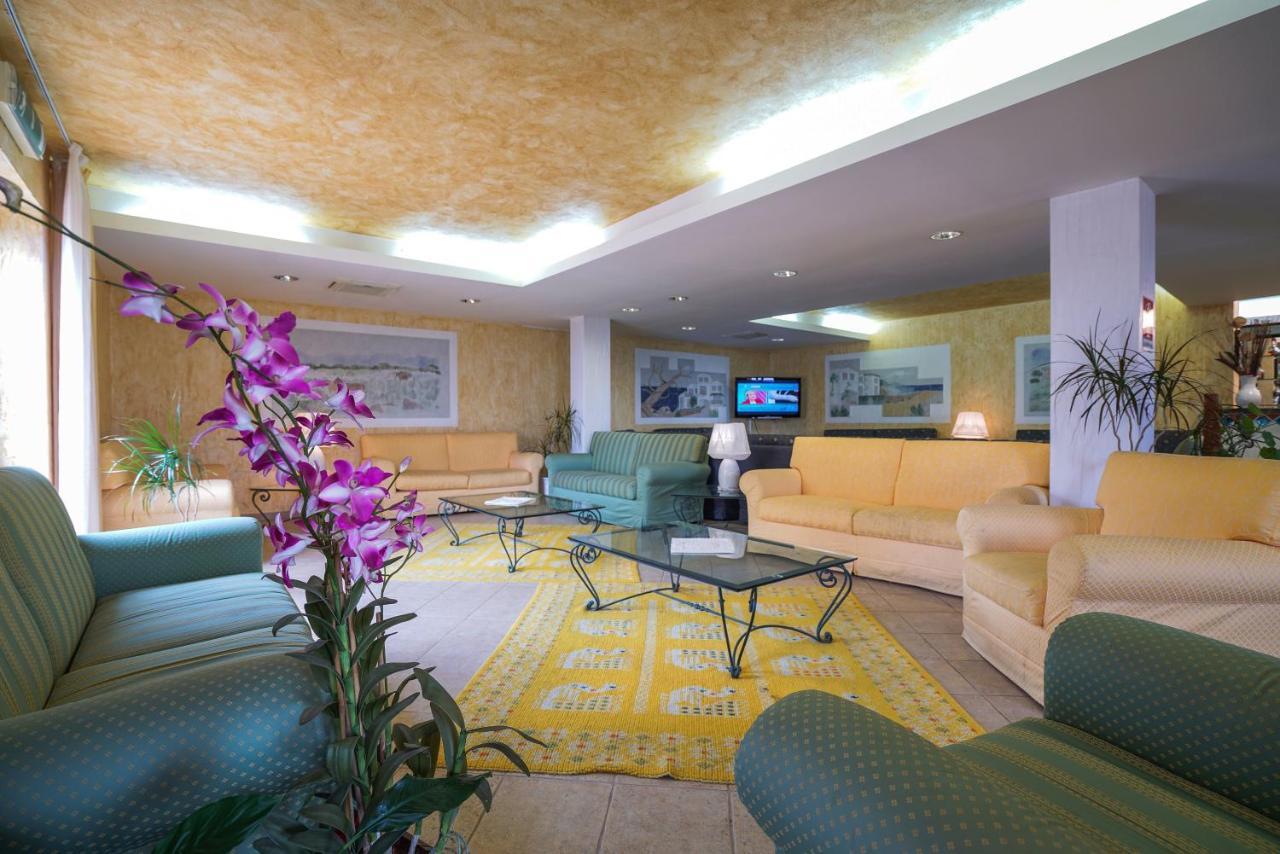 Borgo Saraceno Hotel-Residence サンタ・テレーザ・ガッルーラ エクステリア 写真