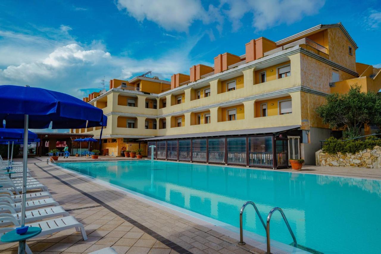Borgo Saraceno Hotel-Residence サンタ・テレーザ・ガッルーラ エクステリア 写真
