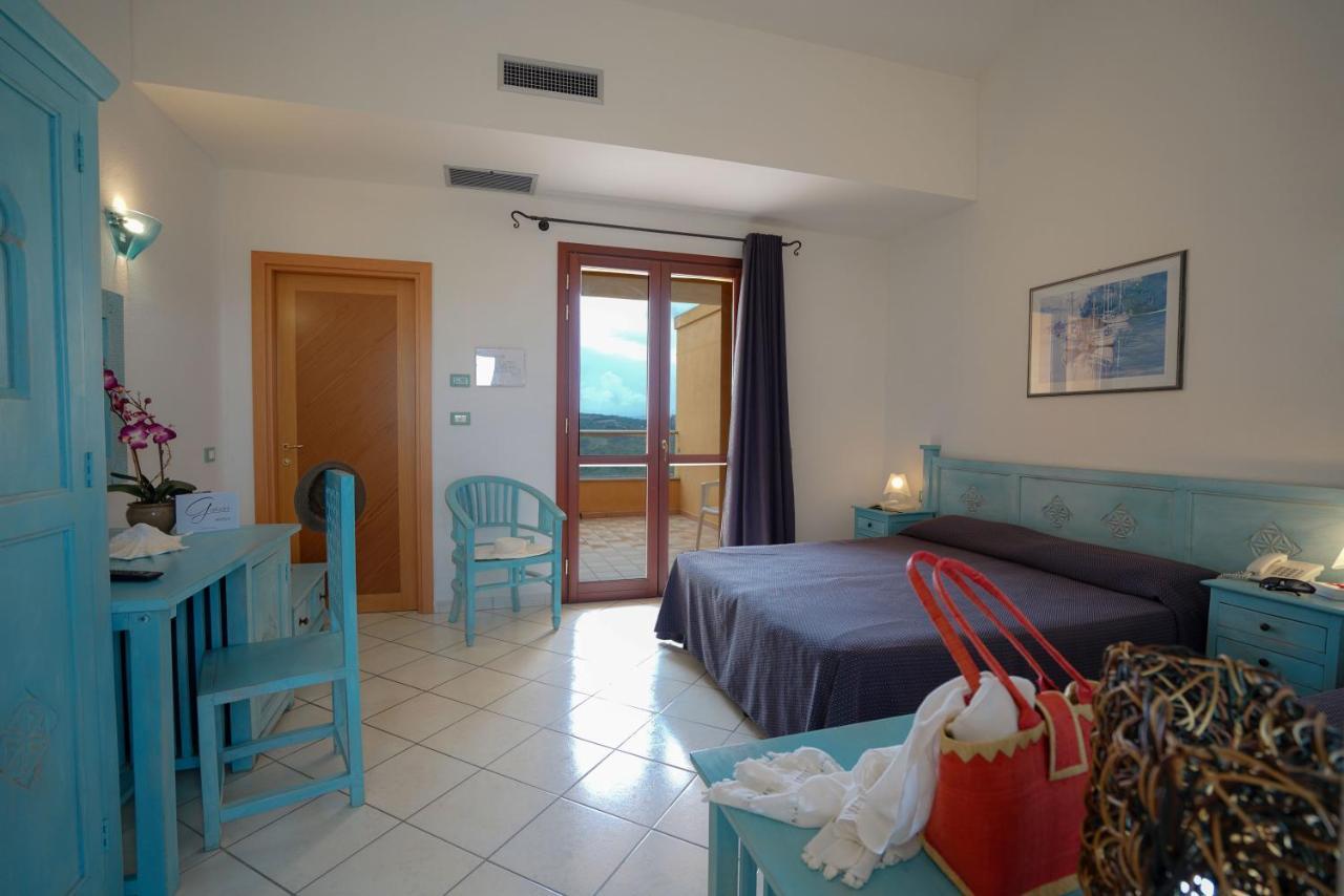 Borgo Saraceno Hotel-Residence サンタ・テレーザ・ガッルーラ エクステリア 写真